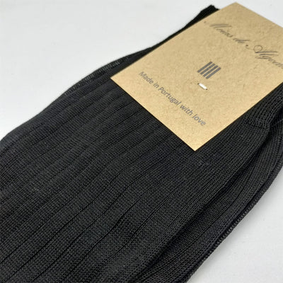 Meias de Cano Curto Caneladas em Preto de 100% Algodao